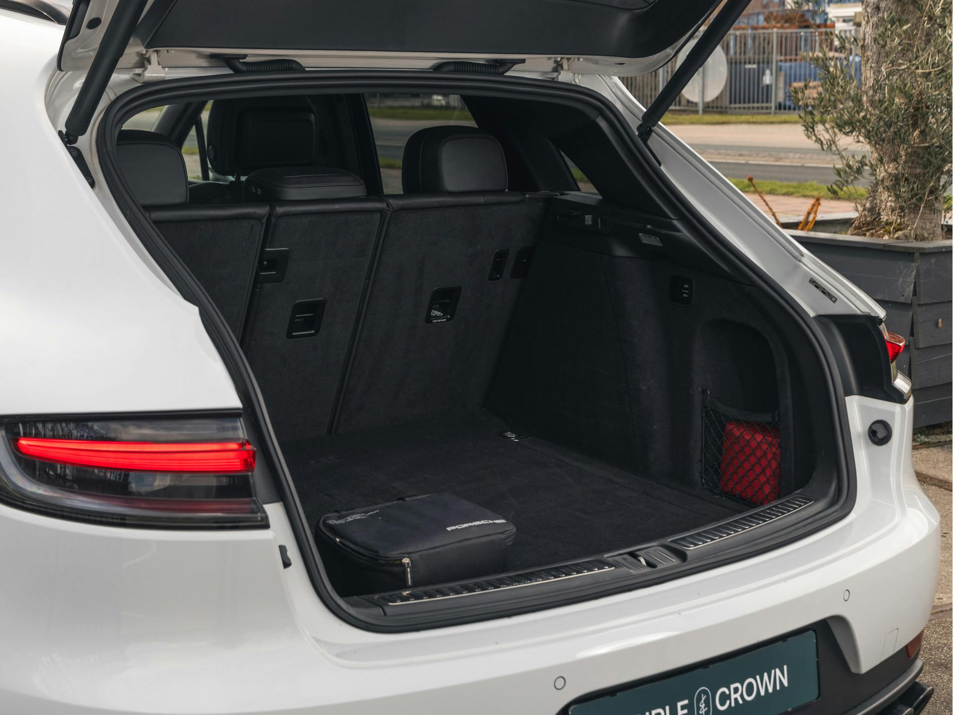 Porsche Macan 2.0 | Panoramadak | Bose | Luchtvering | Adaptieve Sportstoelen